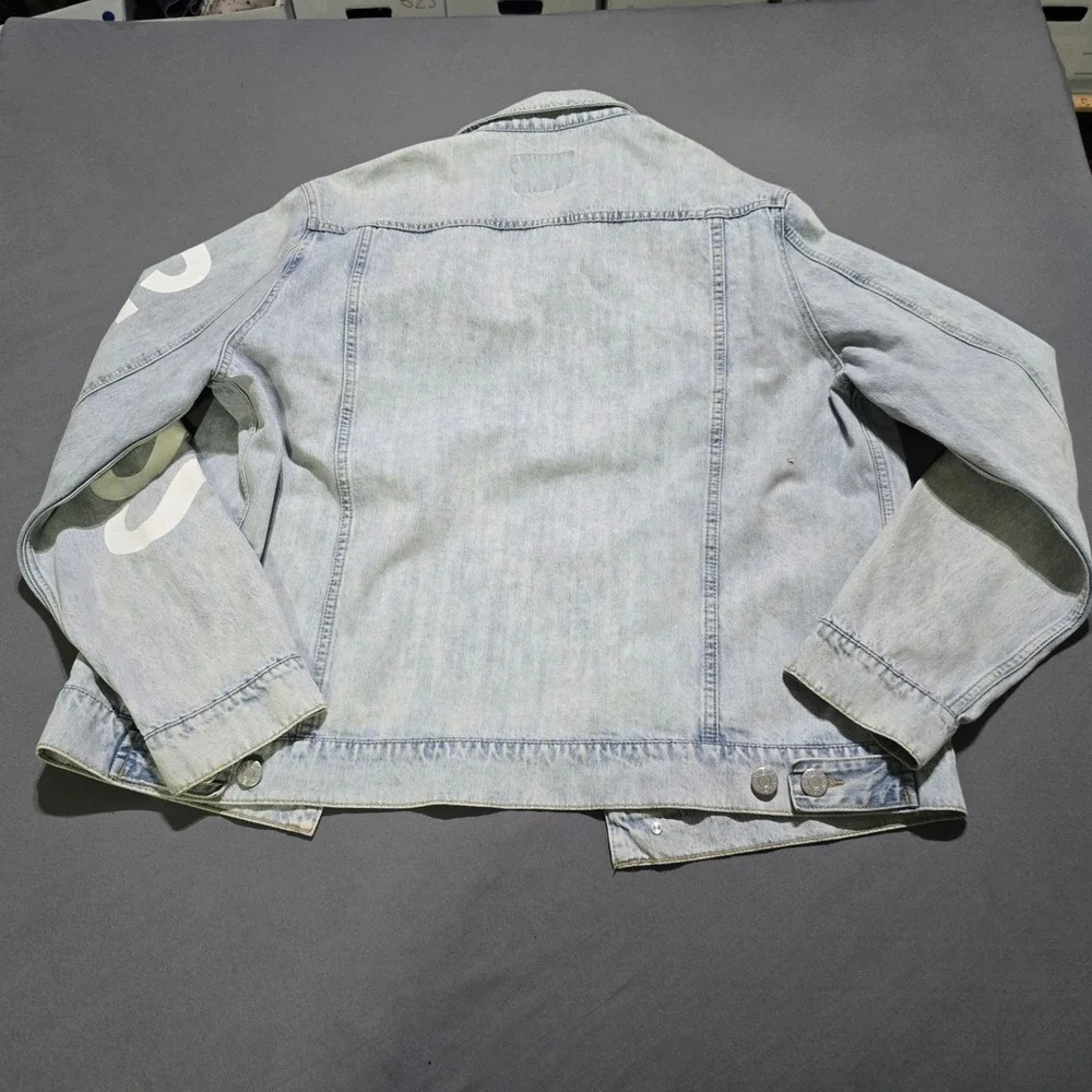 Guess Denim Trucker Jacket Mens XXL Light Wash Logo Sleeve Graphic